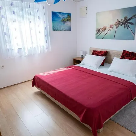 Starman Apartment Pag Town