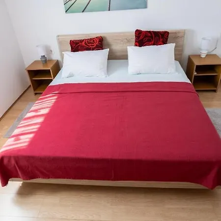 Starman Apartment Pag Town